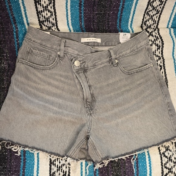 Pacsun Womens Gray Denim Vintage Jean Cut Off Shorts Size 29 Asymmetrical Waist - Picture 2 of 5